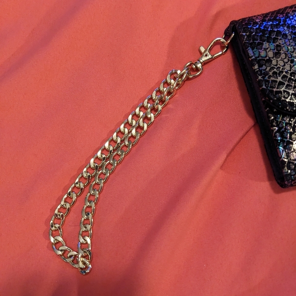 Bandolino Iridescent Snake skin Clutch with Gold Chain - Picture 3 of 10